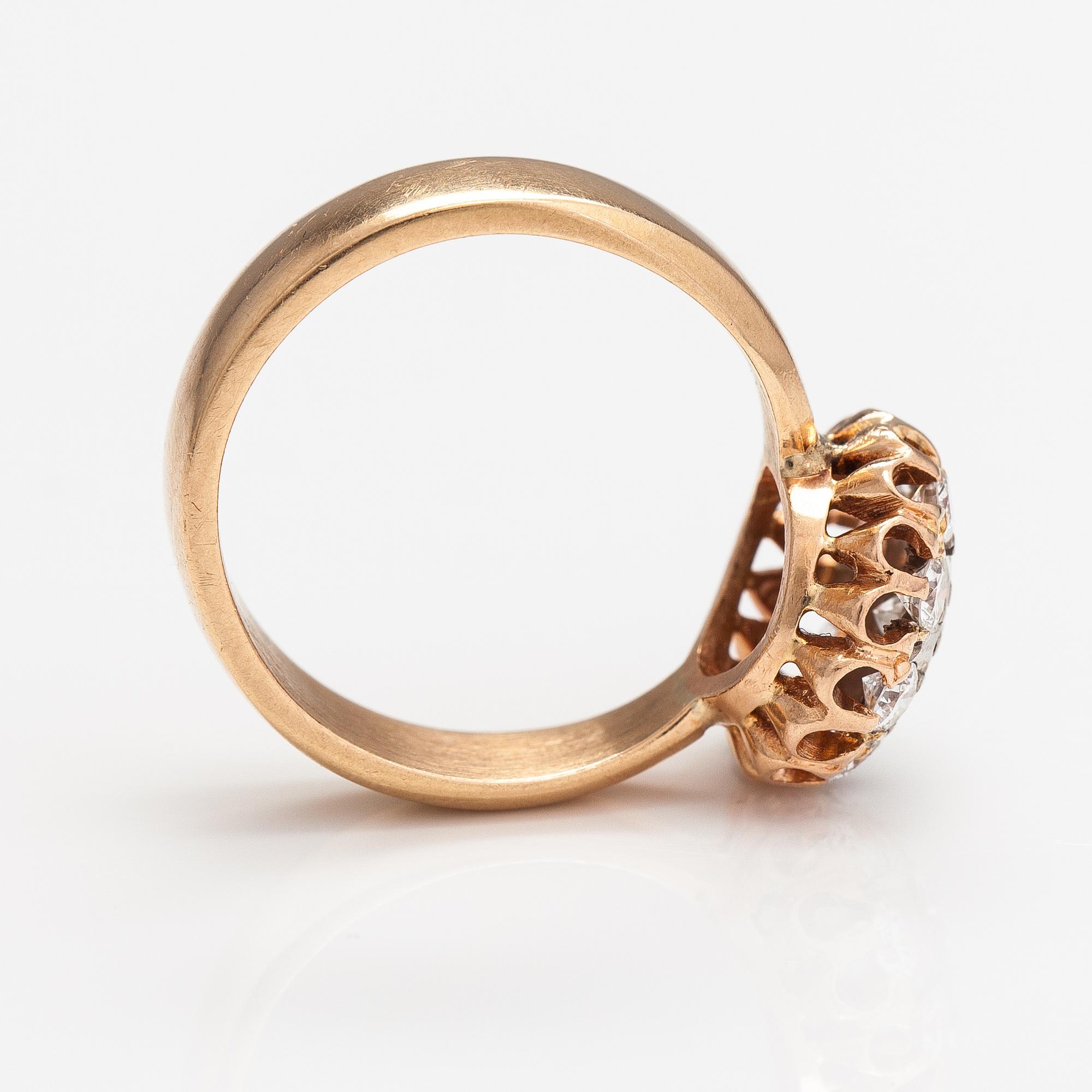 Eero Rislakki, Sormus, 14K kultaa, timantteja n. 0.85 ct yht. Westerback, Helsinki 1959.
