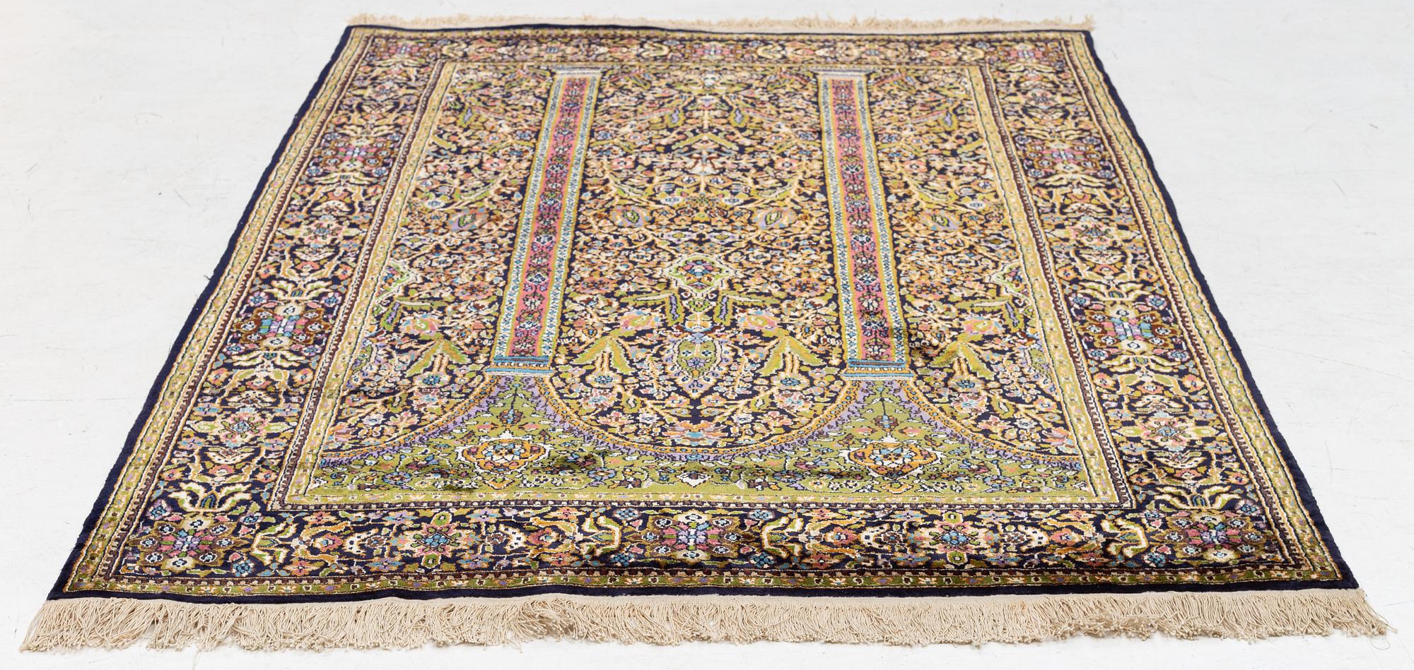 Matta, Ghom, part silk, ca. 195 x 127 cm.