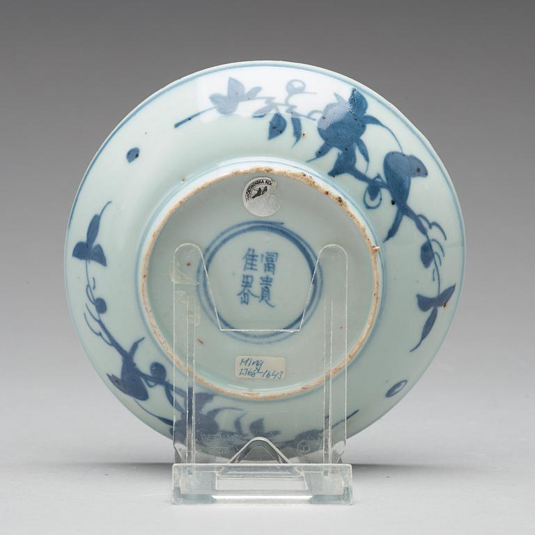 A set of 10 (9+1) blue and white dishes, Ming dynasty, Tianqi/Chongzhen.