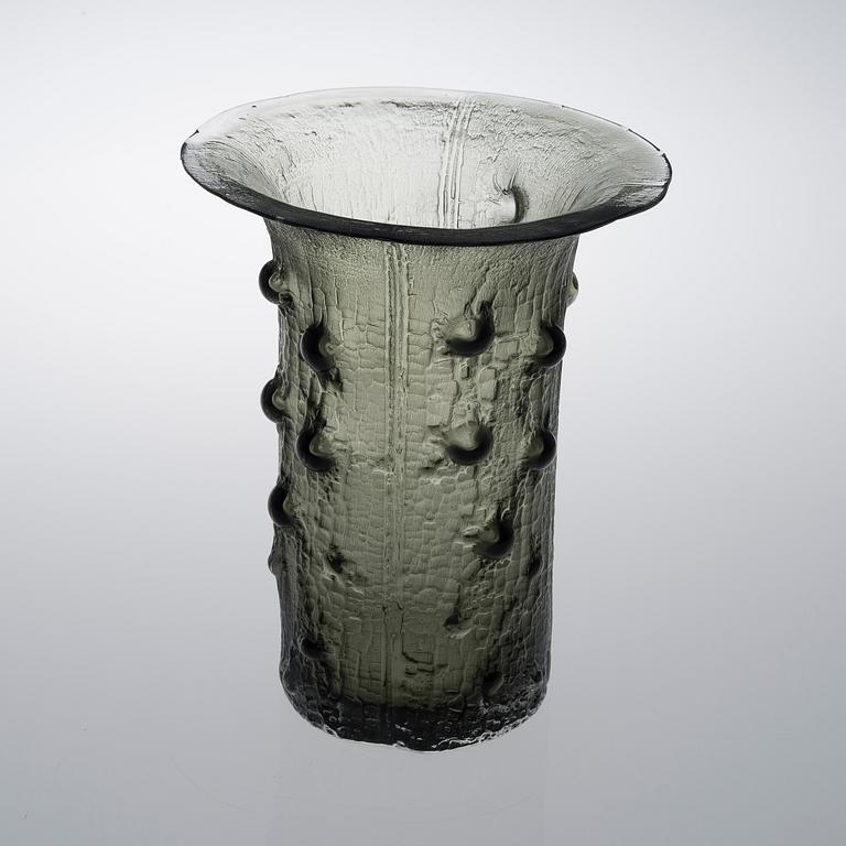 TIMO SARPANEVA, VAS. Finlandia-serien. Sign. Timo Sarpaneva 3356, Iittala. Formgiven 1964.
