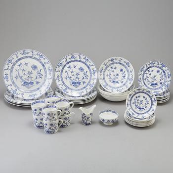 A set of 33 porcelain pieces of dinner service "Dresden". Stig Lindberg, Gustavsberg.