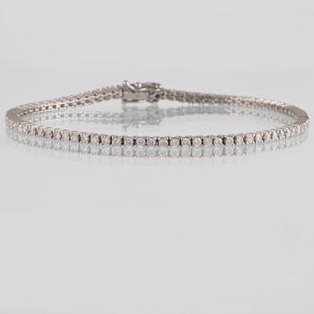 ARMBAND, 18K vitguld med briljantslipade diamanter ca 2.20 ct. Vikt 8,2 gram.