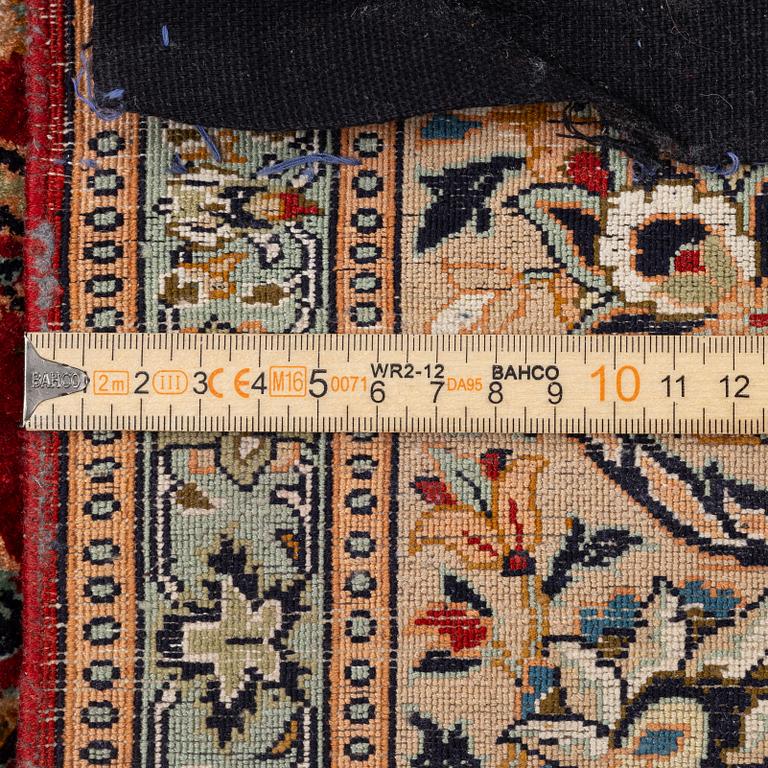 A silk Kashmir rug, c. 176 x 121 cm.