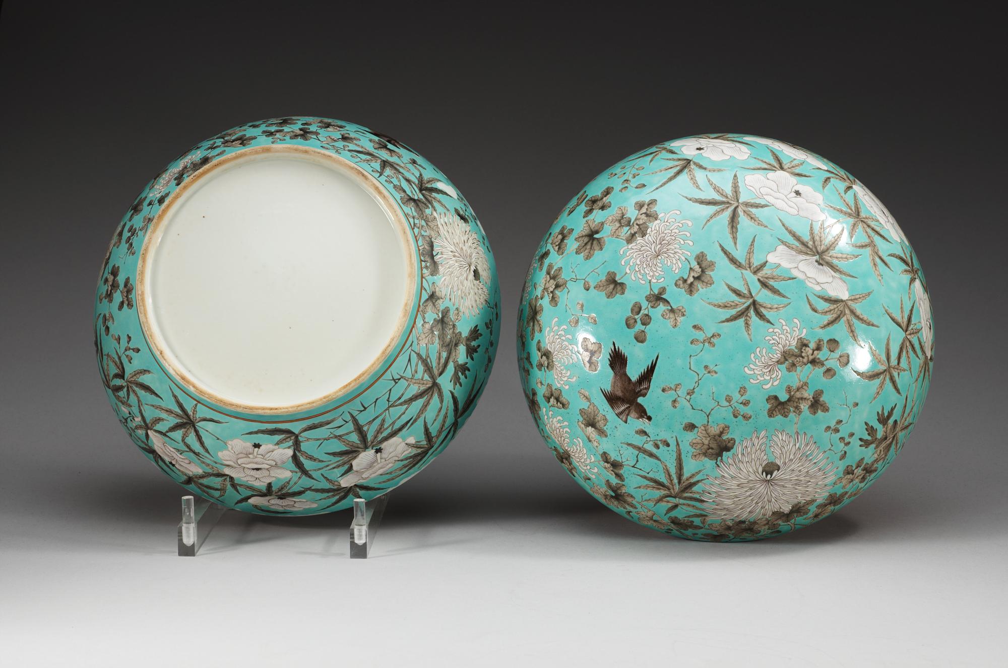 A turkoise ground box with cover, late Qing dynasty.