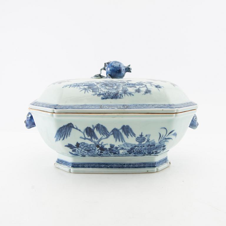 Terrine China Qianlong (1736-95) export porcelain.