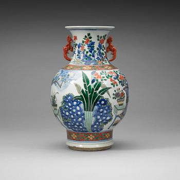 A Chinese wucai vase, early 20th Century.