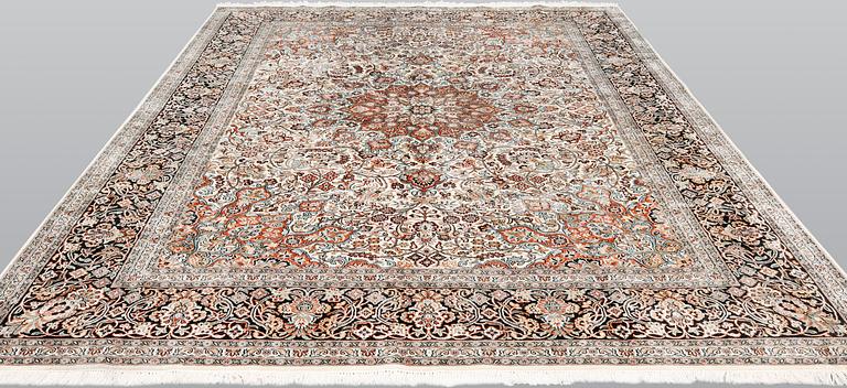 A silk Kashmir carpet, ca 330 x 246 cm.