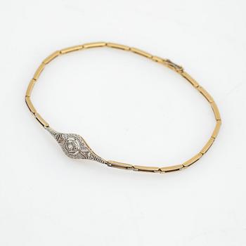 Bracelet, 18K gold with a centre piece set with diamonds.