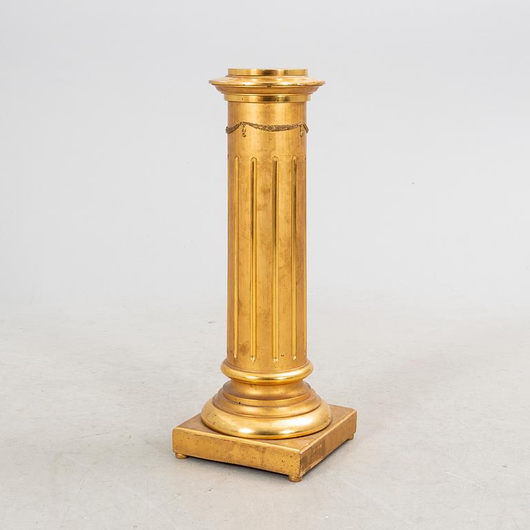 Piedestal Gustaviansk still tidigt 1900-tal.