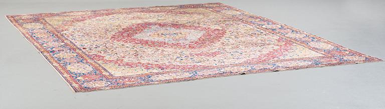 CARPET. Semi-antique Silk Kashan. 428 x 315,5 cm.