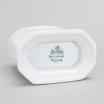 BULJONGKOPPAR med FAT, 13 st, samt SERVISDELAR, 12 st, "Maria Vit", Rosenthal.