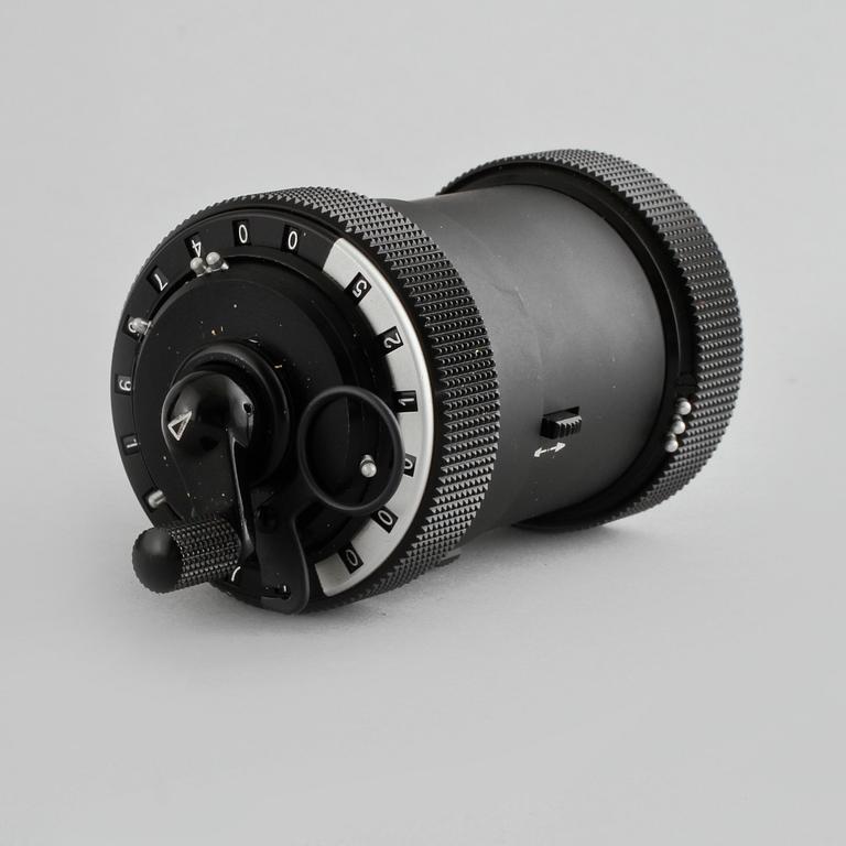KALKYLATOR, "Curta, Type I", utvecklad av Curt Herzstark, tillverkad av Contina AG Mauren, 1956.