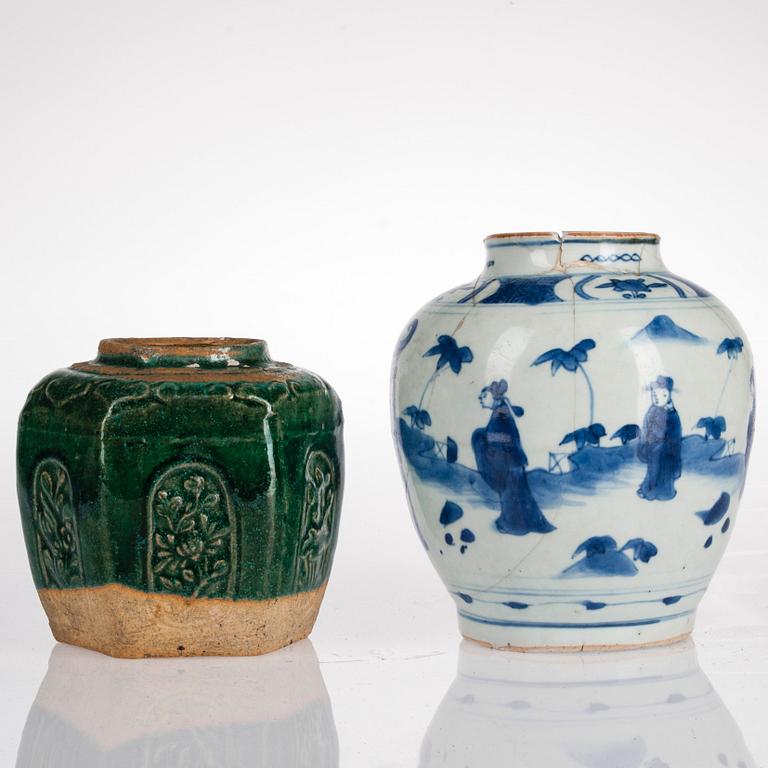 KRUKOR, 2 st. orientaliska, Kangxi (1662-1722) samt 1900-tal.