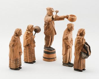 AXEL PETERSSON DÖDERHULTARN, figurgrupp, 5 delar, snidat trä, hand- och stämpelsignerade.