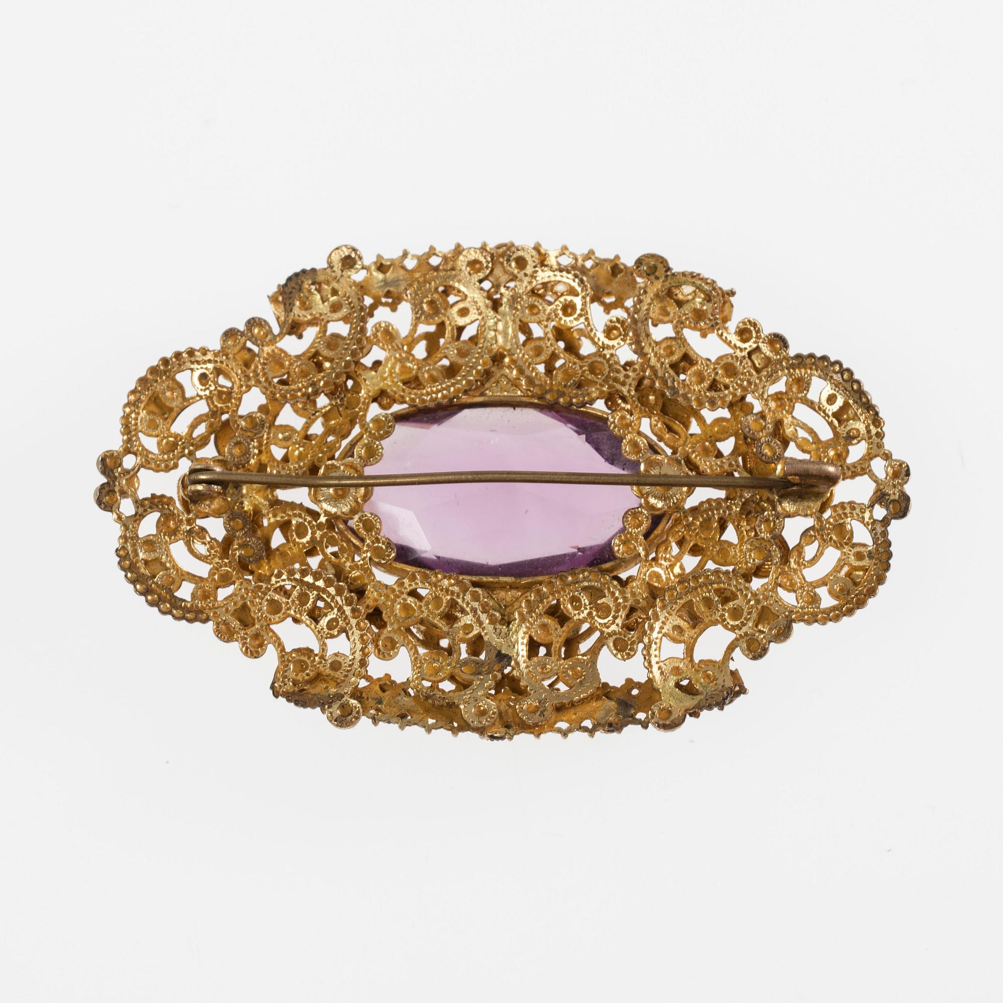 BROSCH, förgylld metall, glasstenar. Ryssland sekelskiftet 18/1900.