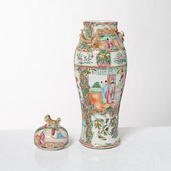 Urna med lock, porslin, Kina, Kanton, 1900-tal.