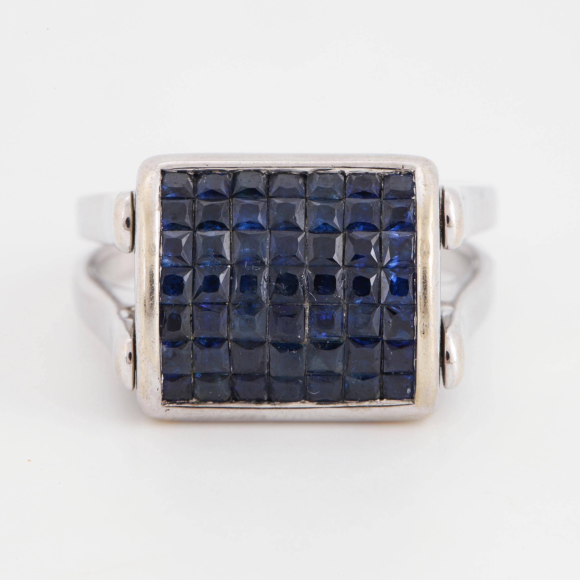 White gold, diamonds and sapphire ring.