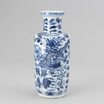 A blue and white roleau vase, late Qing dynasty.