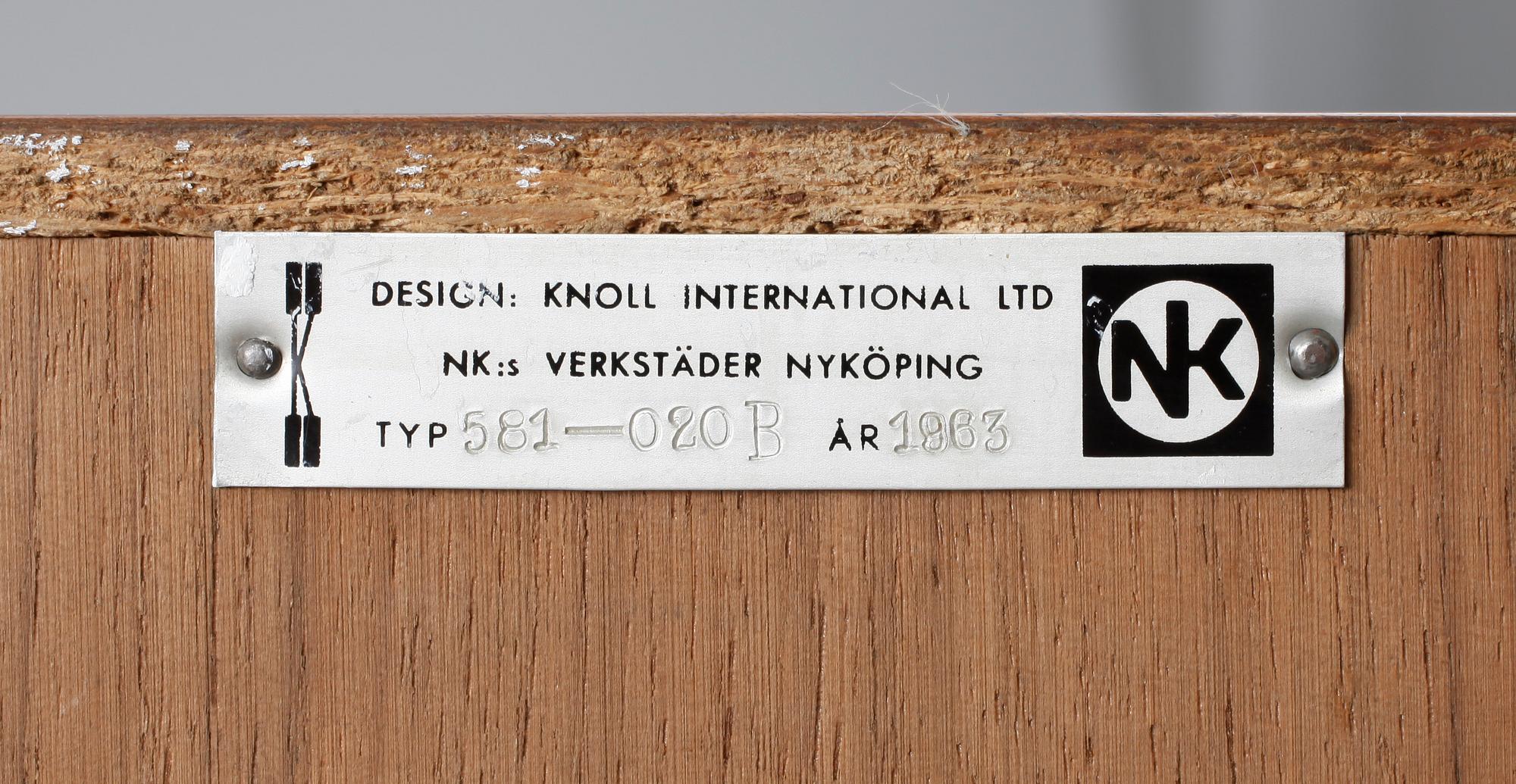 BOKHYLLOR, ett par, Florence Knoll, licenstillverkad av NKs verkstäder i Nyköping, 1960-tal.