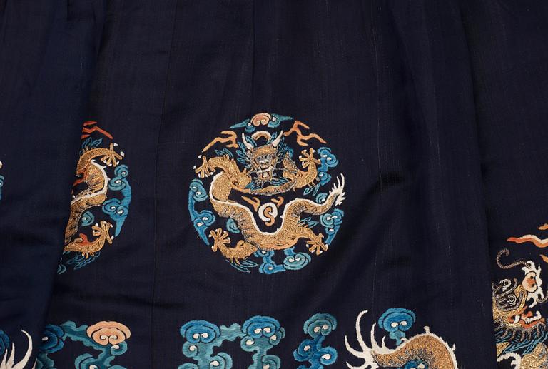 SKIRT, silk. Late Qing dynasty (1644-1912). Height 76 cm.