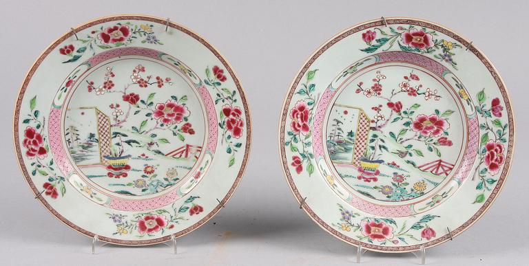 TALLRIKAR, 2 st, porslin, Kina, 1700-tal.