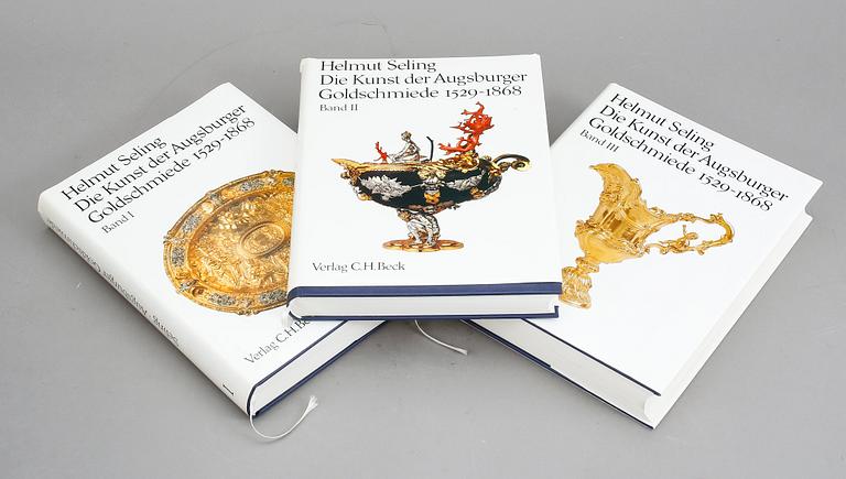 BÖCKER, band I-III, "Die kunst der Augsburger Goldschmiede 1529-1868", av Helmut Seling, München 1980.