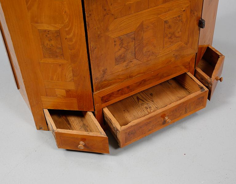 HÄNGSKÅP, 1800-tal.