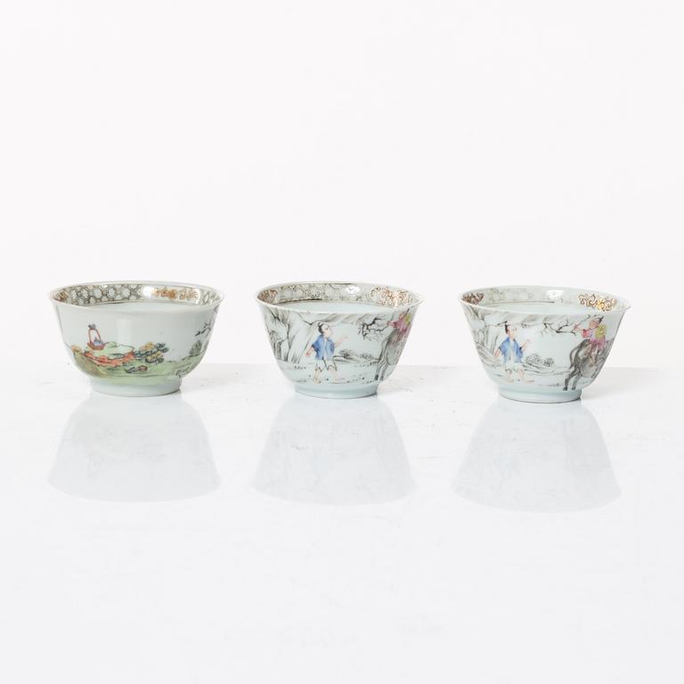 A set of three famille rose cups, Qing dynasty, Qianlong (1736-95).