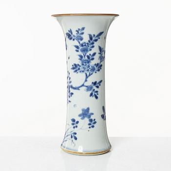 Vas, porslin, Qingdynastin, Kina, 1700-tal.