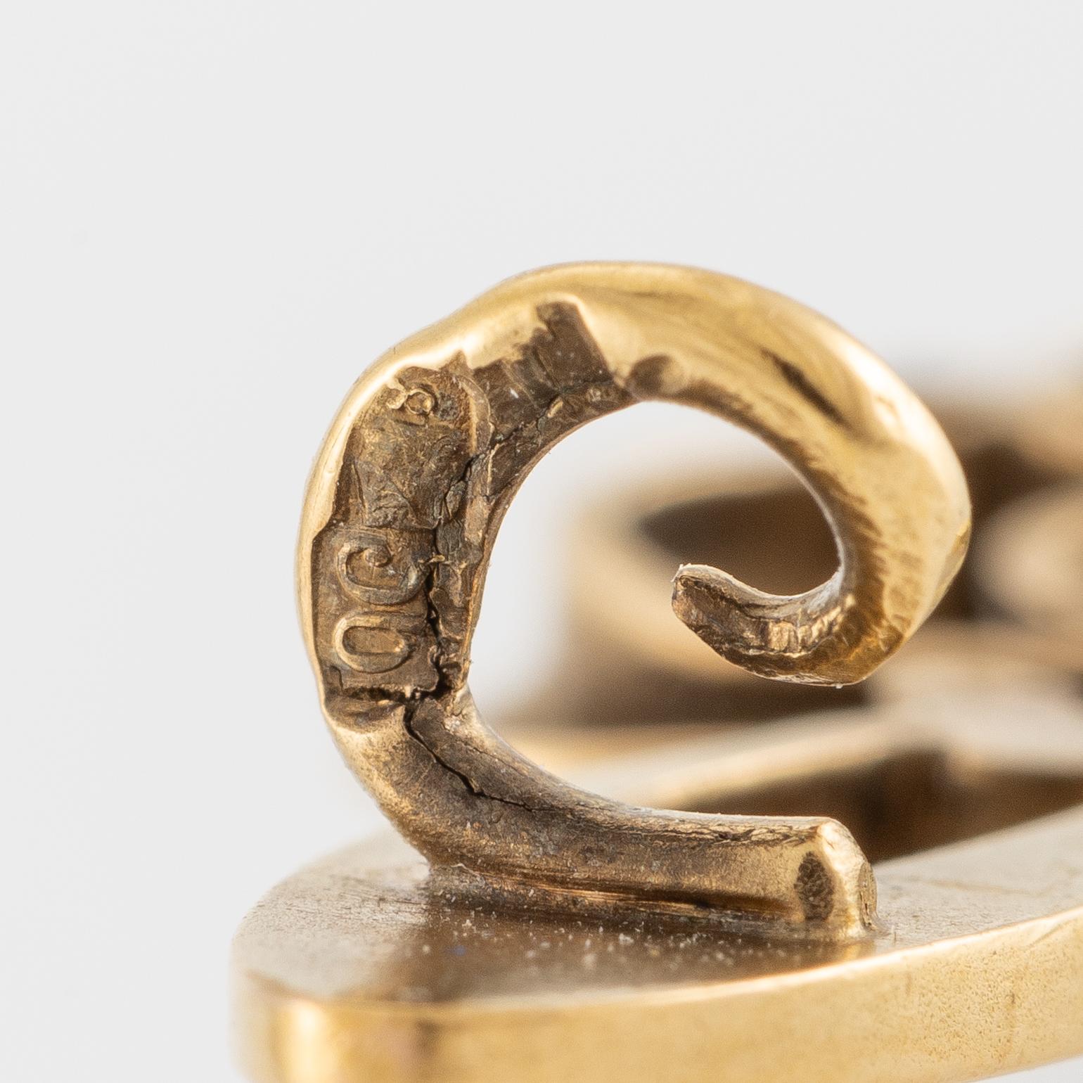 Brooch, 14K gold, Art Nouveau, set with a sapphire and old-cut diamonds.