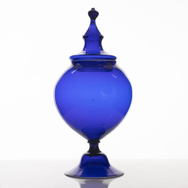 A potpourri glass urn, Norway/Gothenburg, around 1800.