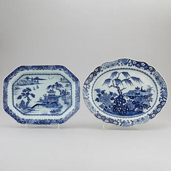 Two blue and white export porcelain serving dishes, Qing dynasty, Qianlong (1736-95).