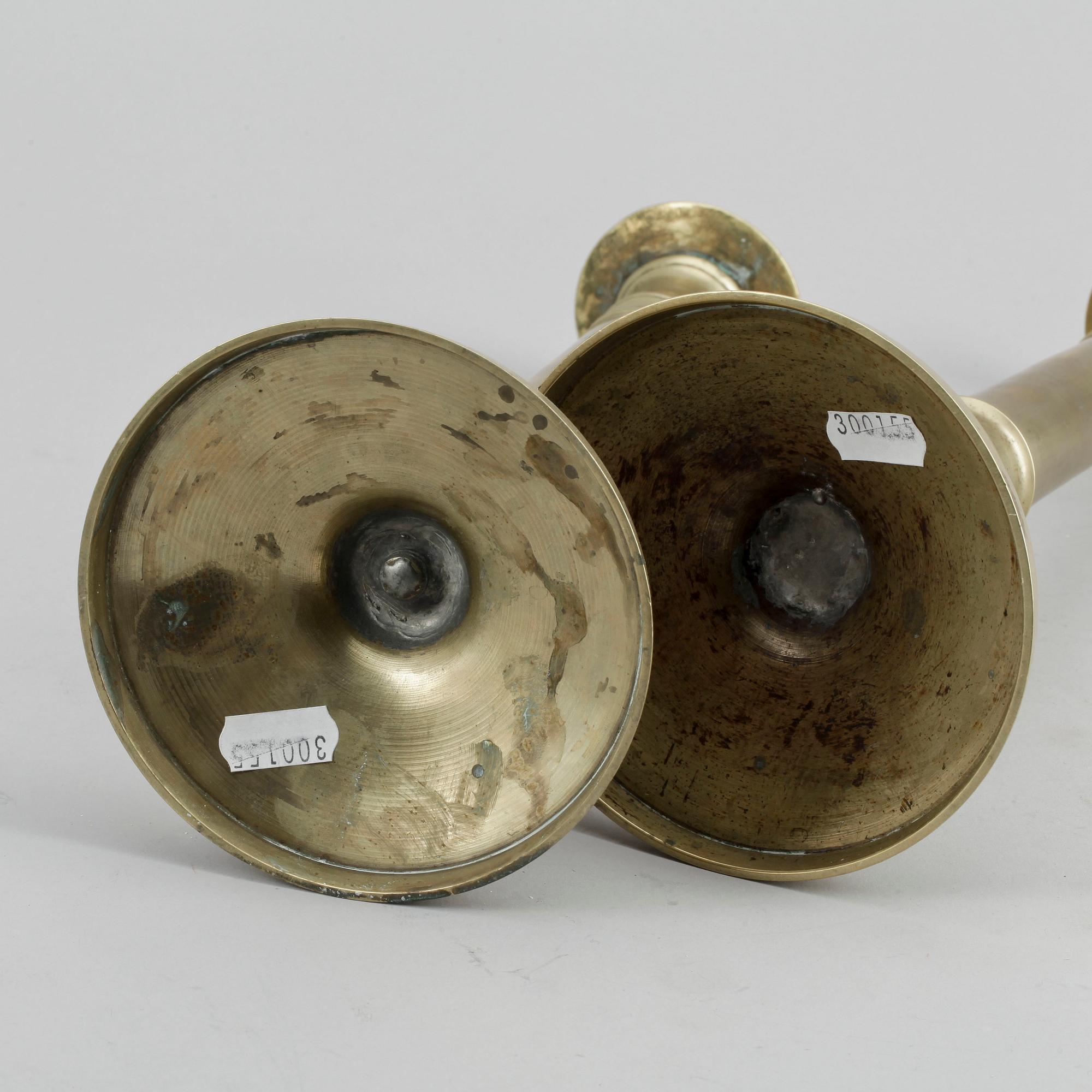 LJUSSTAKAR, ett par, mässing. 1800/1900-tal.