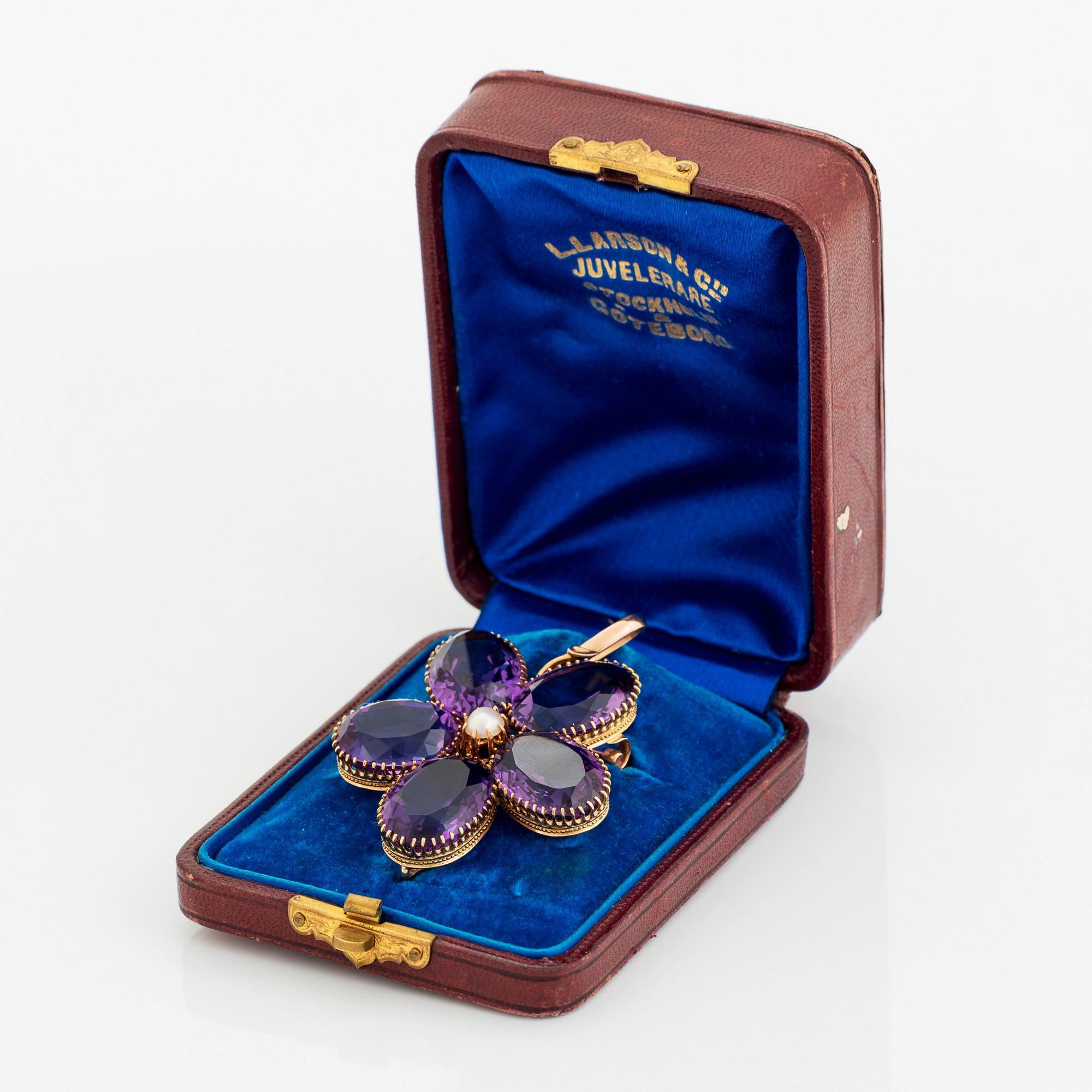 Brosch/hänge 18K guld med fasettslipade ametister och en pärla.