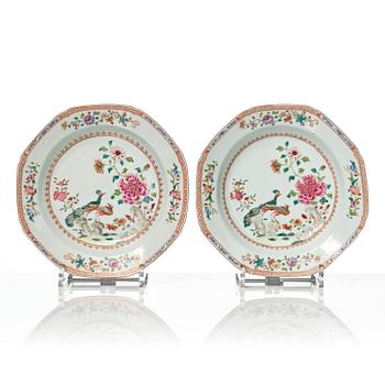 Sopptallrikar, 12 stycken, porslin. Qingdynastin, Qianlong (1736-95).
