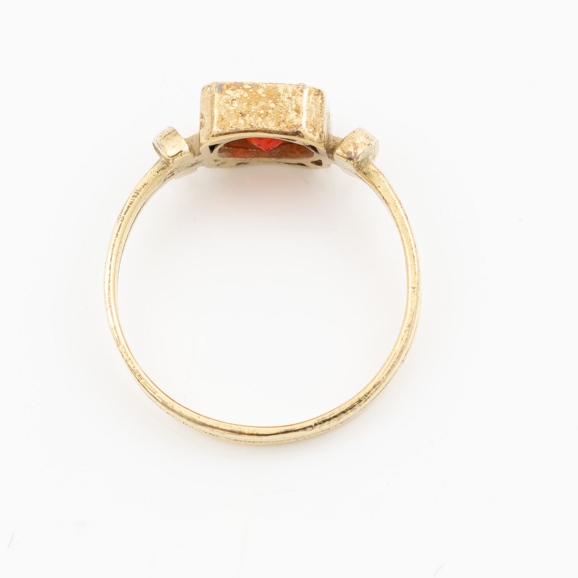 Ring, 14K gold with fire opal.