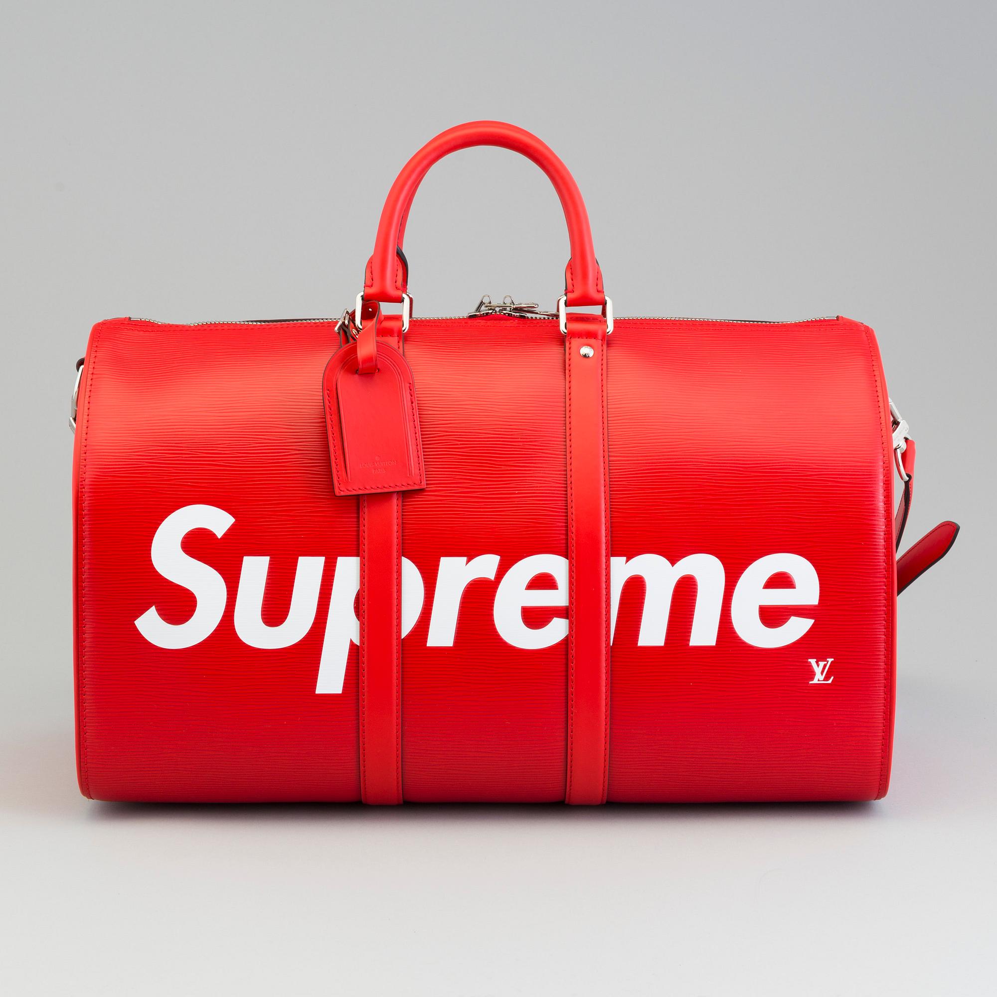 Louis Vuitton x Supreme Keepall Bandouliere Epi 45 Red. Bukowskis