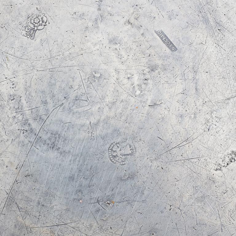 FAT, tenn, av Johan Lang, Stockholm, stämplat 1717.