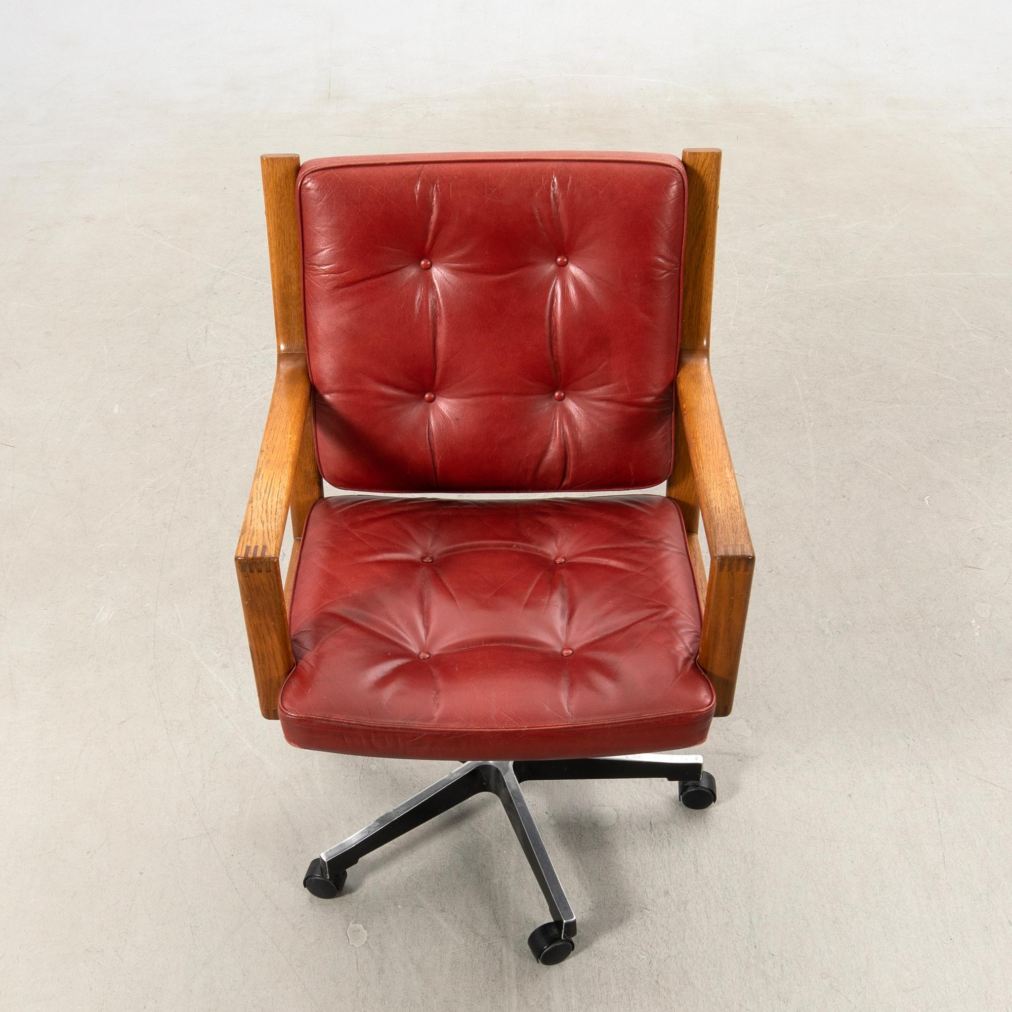 Karl Erik Ekselius, Skrivbordsstol för JOC möbler Vetlanda sent 1900-tal.