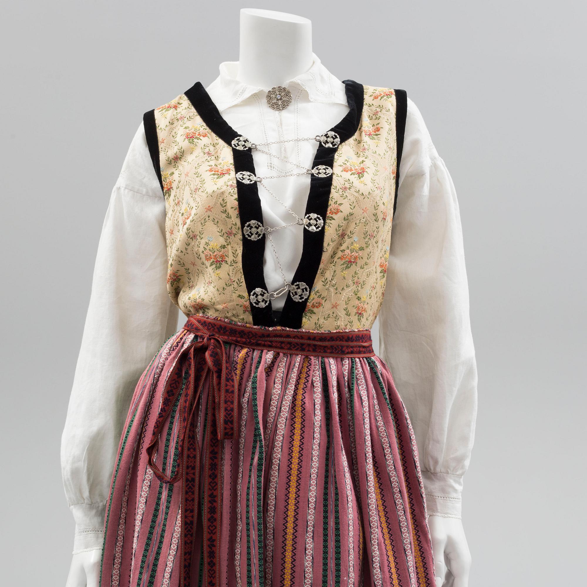 FOLKDRÄKT, tre delar, Färs och Frosta Härad, Skåne.