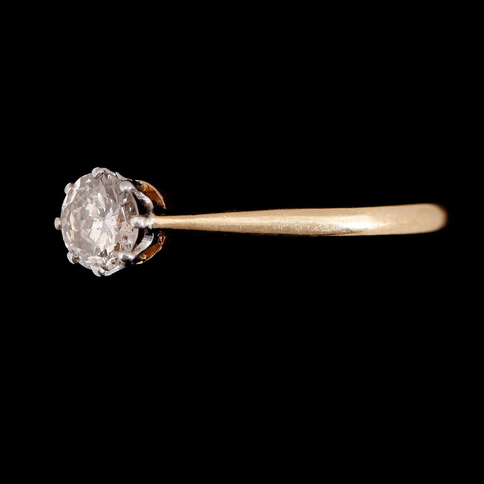 RING, 18K guld och vitguld, briljantslipad diamant ca 0.65 ct, Stockholm 1939.