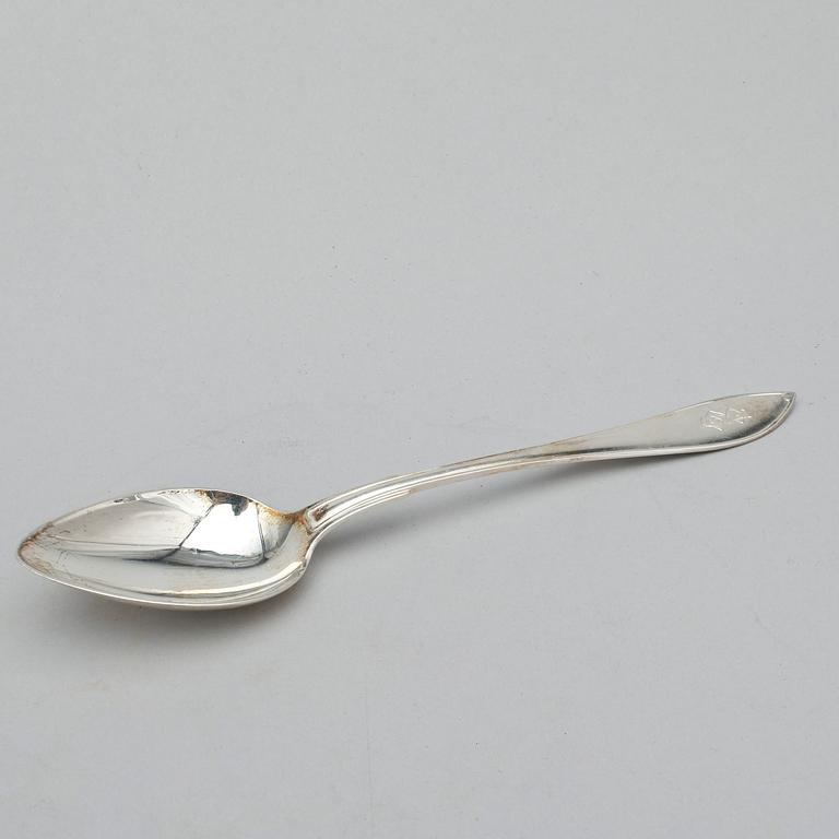 BORDSSKEDAR, 12 st, silver, C. G. Hallberg, Stockholm 1930. Total vikt ca 468 gram.