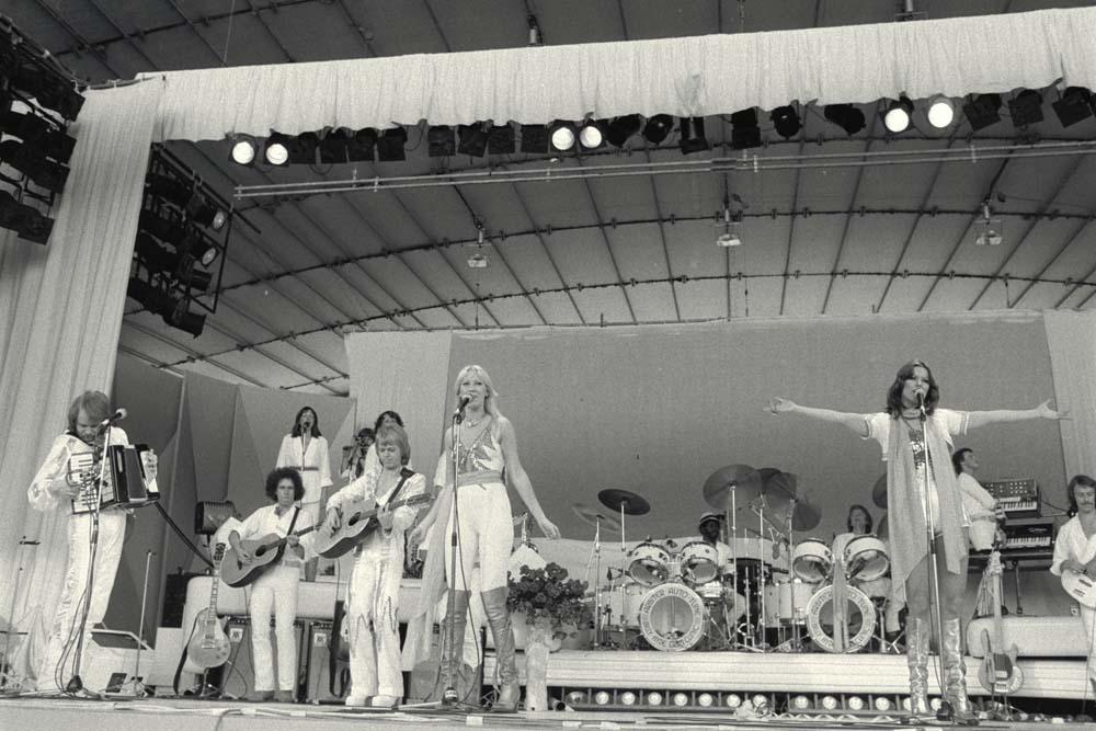 ABBA, (Ola Brunkert och Malando Gassama), 2 trumset, Arbiter "Autotune" från ABBA's Europa och Australien turné 1976-77.