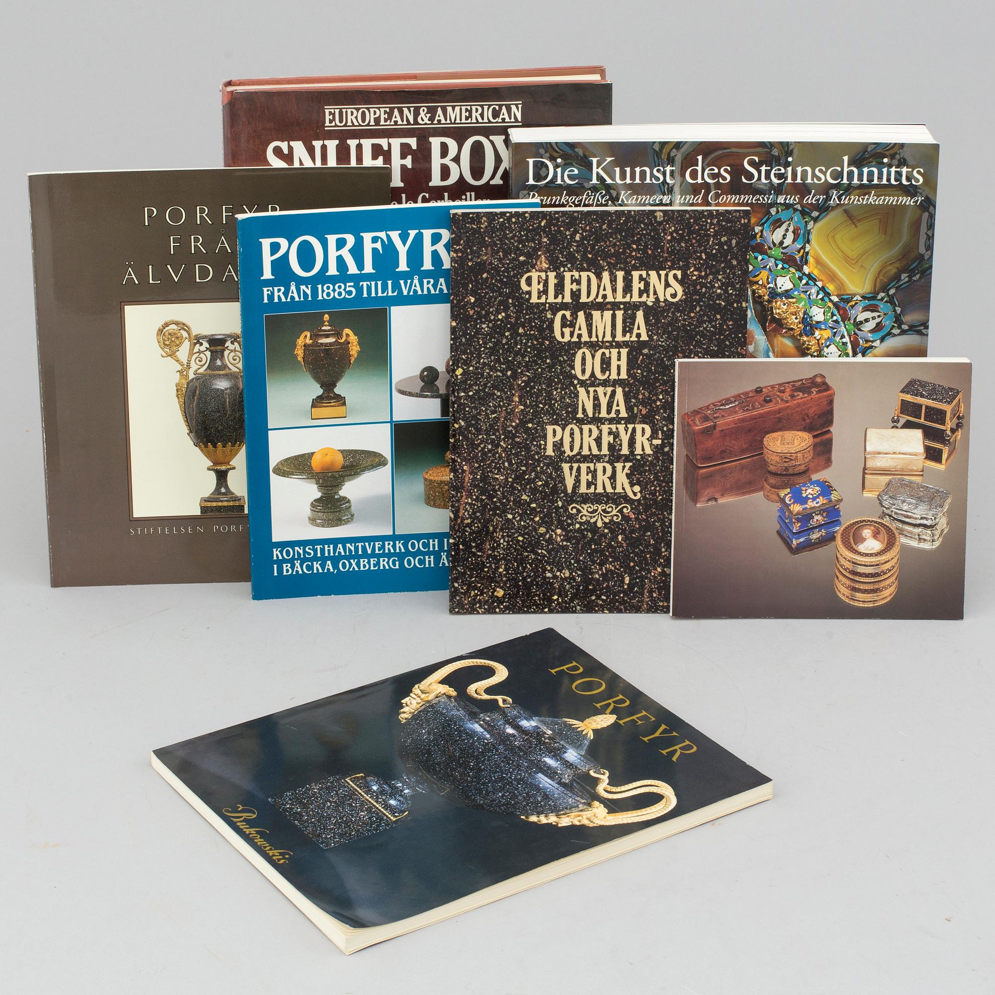 BOOKS, 7 vol. Among other 
Porphyry/Snuff boxes.