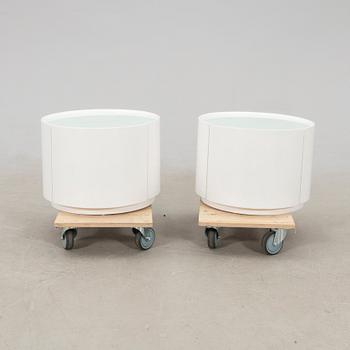 Sidobord/Sängbord ett par samtida.