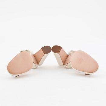 MIU MIU, ett par sandaletter.