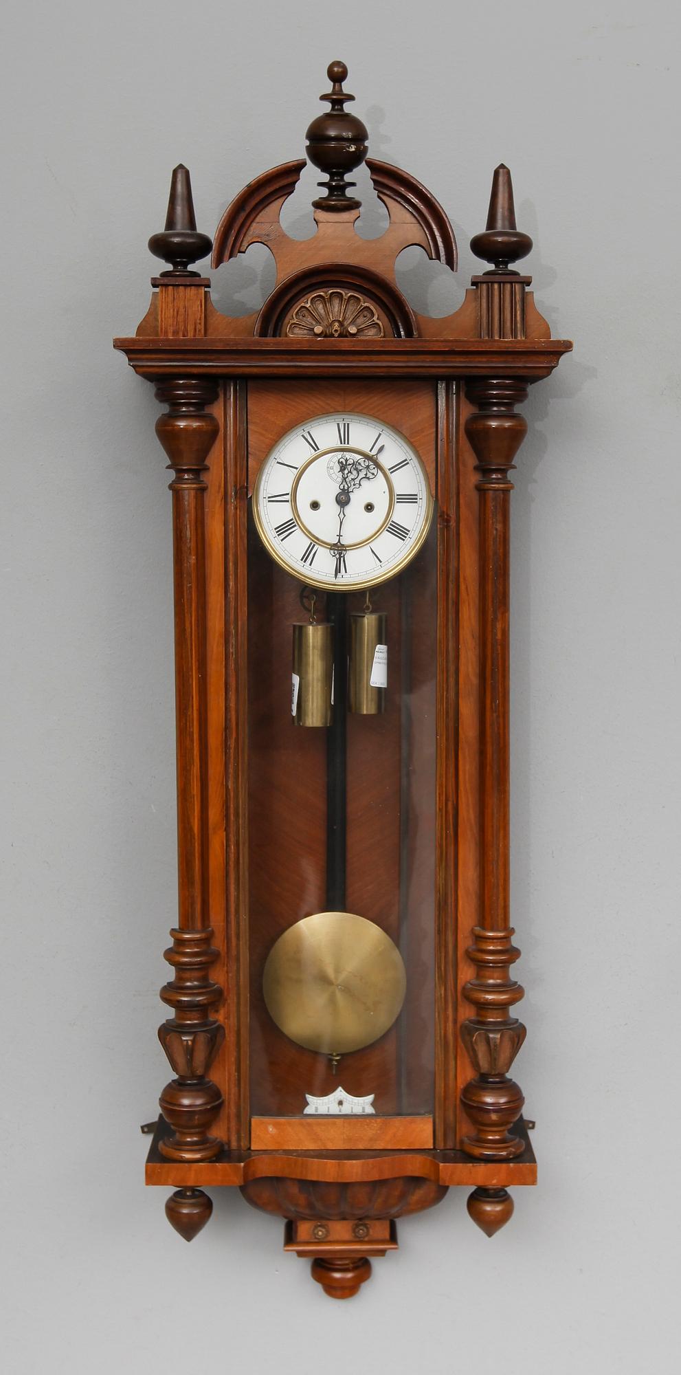 VÄGGUR, s k lodregulator, omkring år 1900.