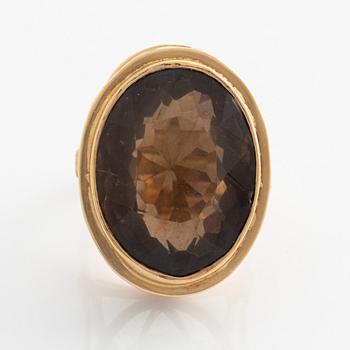 Ring, cocktail ring, 18K gold with smoky quartz.