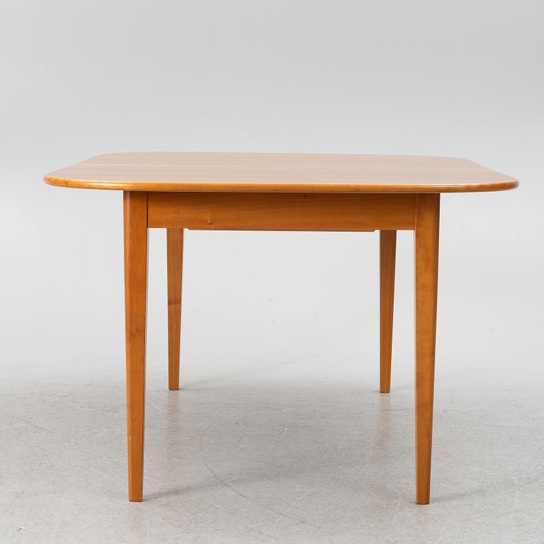 Josef Frank, A model B947 dining table, Svenskt Tenn, post 1985.