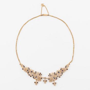 Collier 14K guld med safirer och pärlor.